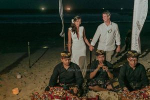 Bali-Moon-Wedding-elopeinbali-balielopement-balibeachwedding-baliwedding-weddingatbali-balibeachelopement-baliintimatewedding-balismallweddingpackages-baliaffordableweddingpackages